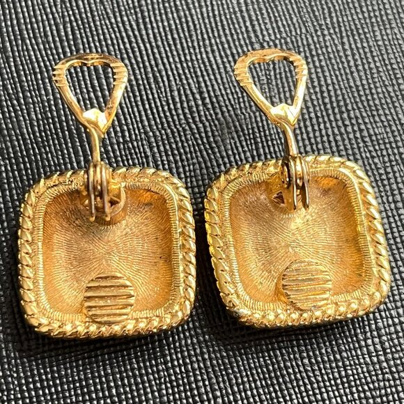 Vintage Monet Square Golden Tone Clip On Earrings - Picture 6 of 9